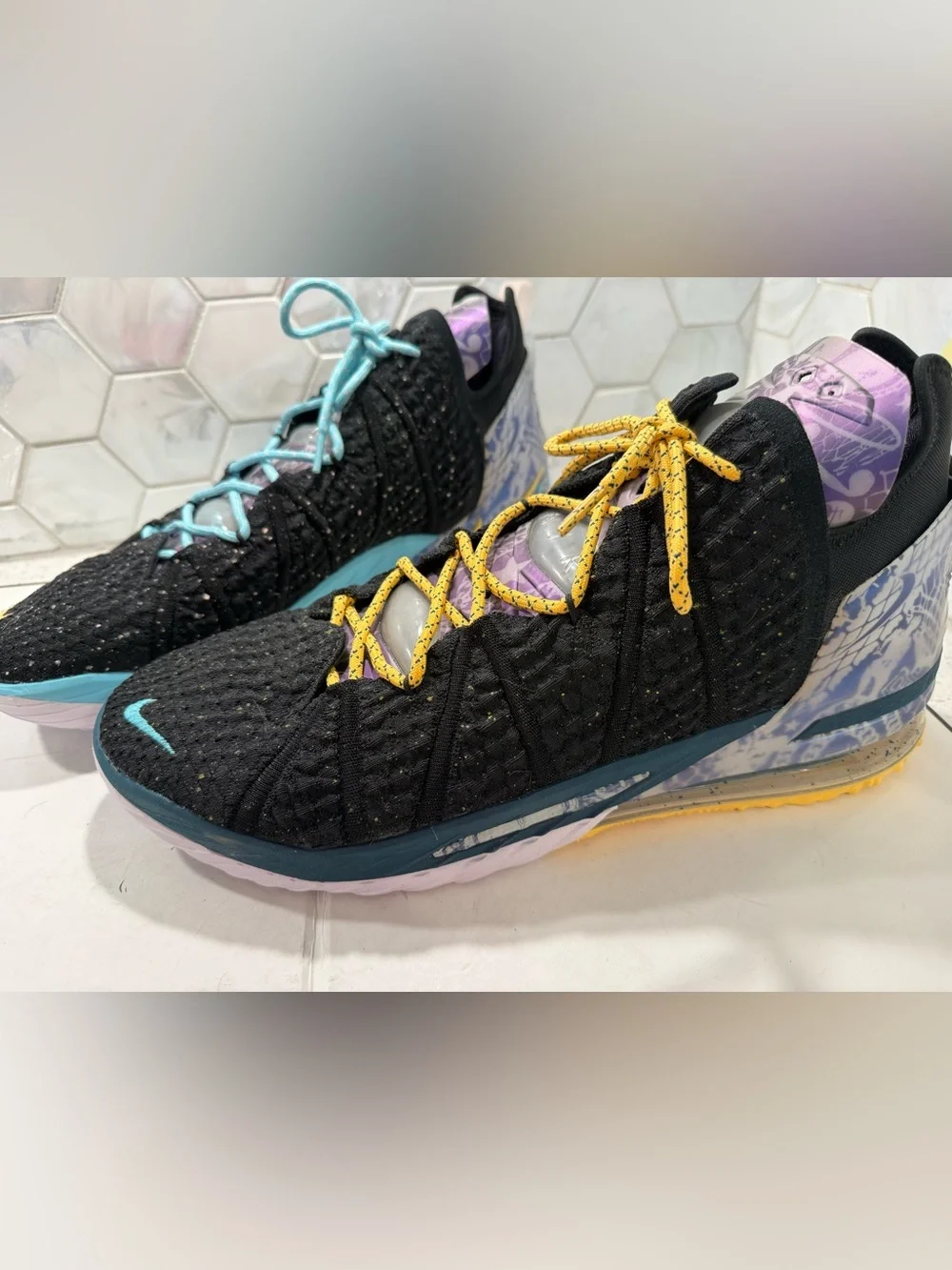 Nike LeBron 18 Reflections Sneakers Sz 16 Mismatched Design NEW